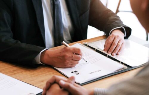 How to Build a Strong Freelancer Profile That Attracts Clients